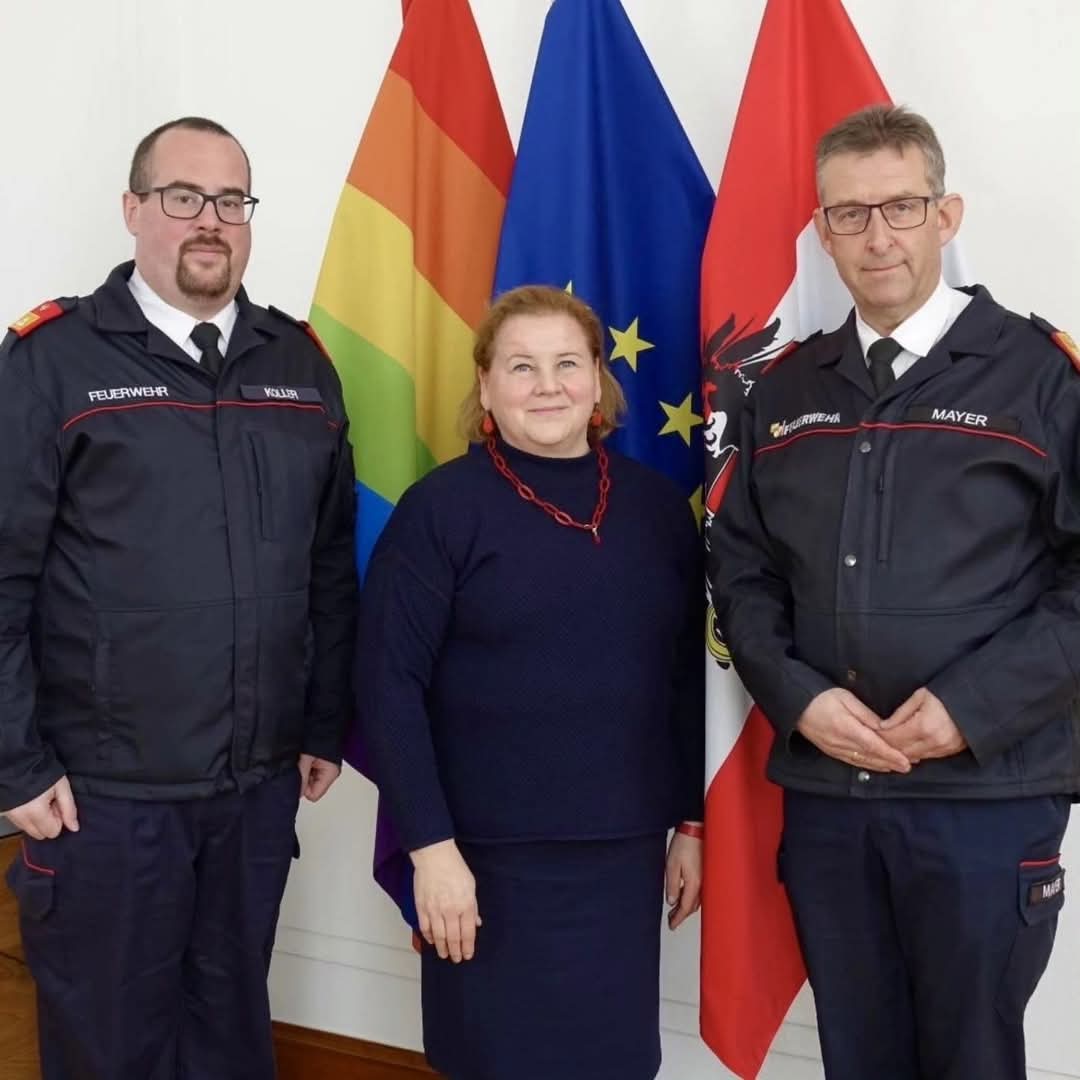 Feuerwehrpräsident Robert Mayer im Gespräch mit der neuen Gesundheitsministerin <a href="/SchumannKorinna/">Korinna Schumann</a> zu den Themen Versicherungsschutz, Gesundheit, Vorsorge und Freiwilligenarbeit. "Danke für das gute Gespräch und das Interesse an unseren Themen", so Mayer. #ÖBFV #Feuerwehr