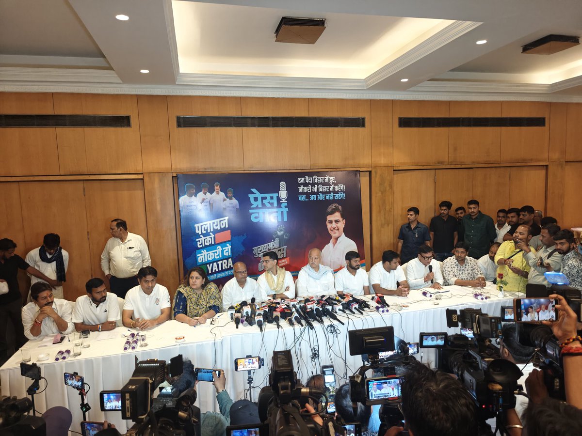 UdayBhanuIYC's tweet photo. आज पटना में मुख्यमंत्री आवास मार्च से पहले कांग्रेस के शीर्ष नेताओं के स���थ मीडिया को संबोधित किया! इस दौरान @SachinPilot जी, @RajeshKumar जी, @kanhaiyakumar जी, @SupriyaShrinate जी, @VarunChoudhary और @GaribShiv के साथ मिलकर हम���े स्पष्ट जाहिर किया — बिहार के युवाओं की लड़ाई अब रुकेगी नहीं, कांग्रेस हर कदम पर उनके साथ खड़ी है!

#पलायन_रोको_नौकरी_दो_यात्रा के समापन पर आज का यह मार्च, रोज़गार, शिक्षा और न्याय की लड़ाई का निर्णायक मोर्चा है!
हम सरकार से उसका हर वादा याद दिलाएँगे — और जवाब लेकर ही लौटेंगे!