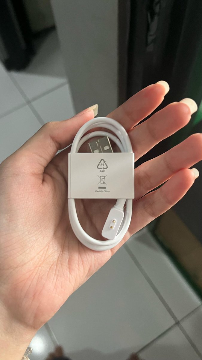 retkoolvr's tweet photo. wts smartwatch REDMI WATCH 5 LITE GOLD 650.000 (bisa nego)
pemakaian sekali, masih mulus banget, charger masih belum di buka, kardus dan paperbagnya ada.
📌COD BANDUNG
#zonauang https://t.co/k1RFUAMFD1