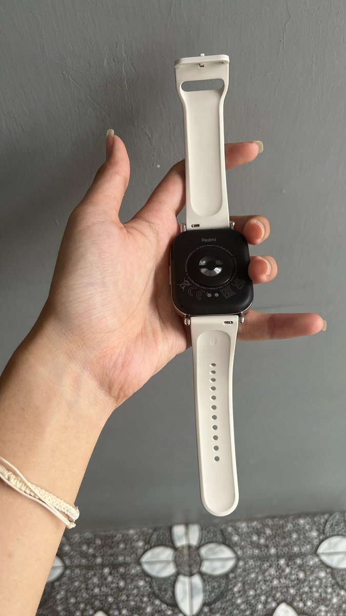 retkoolvr's tweet photo. wts smartwatch REDMI WATCH 5 LITE GOLD 650.000 (bisa nego)
pemakaian sekali, masih mulus banget, charger masih belum di buka, kardus dan paperbagnya ada.
📌COD BANDUNG
#zonauang https://t.co/k1RFUAMFD1