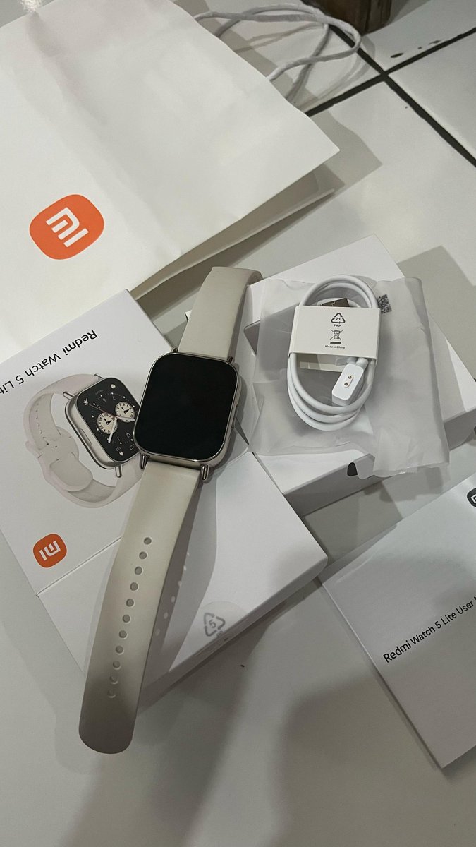 wts smartwatch REDMI WATCH 5 LITE GOLD 650.000 (bisa nego)
pemakaian sekali, masih mulus banget, charger masih belum di buka, kardus dan paperbagnya ada.
📌COD BANDUNG
#zonauang
