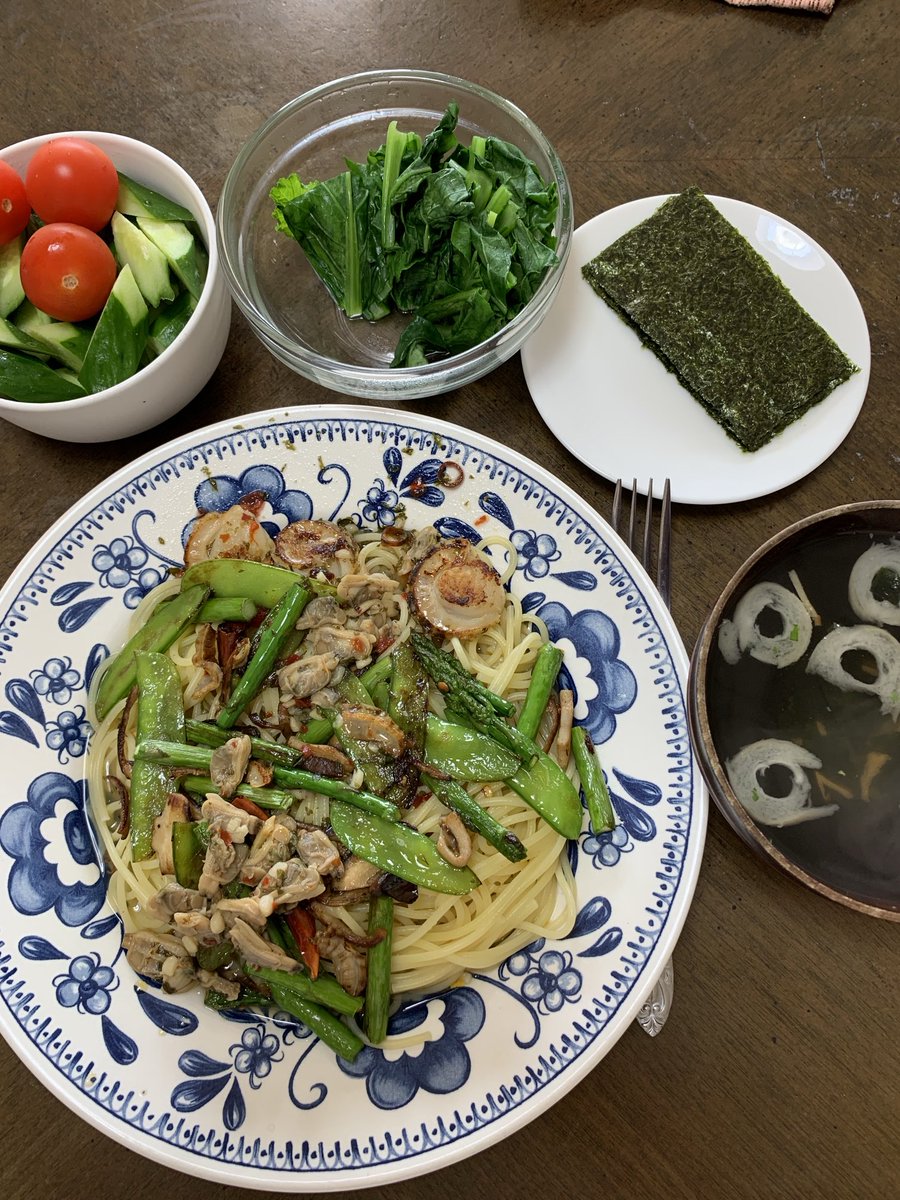 At3hrU's tweet photo. #Lunch ,#帆立 #GreenAsparagus #絹さや #椎茸 を炒め,#Haconese #vongole を茹でたpasta にかけて完成
家麺 https://t.co/R4b83SEcz3