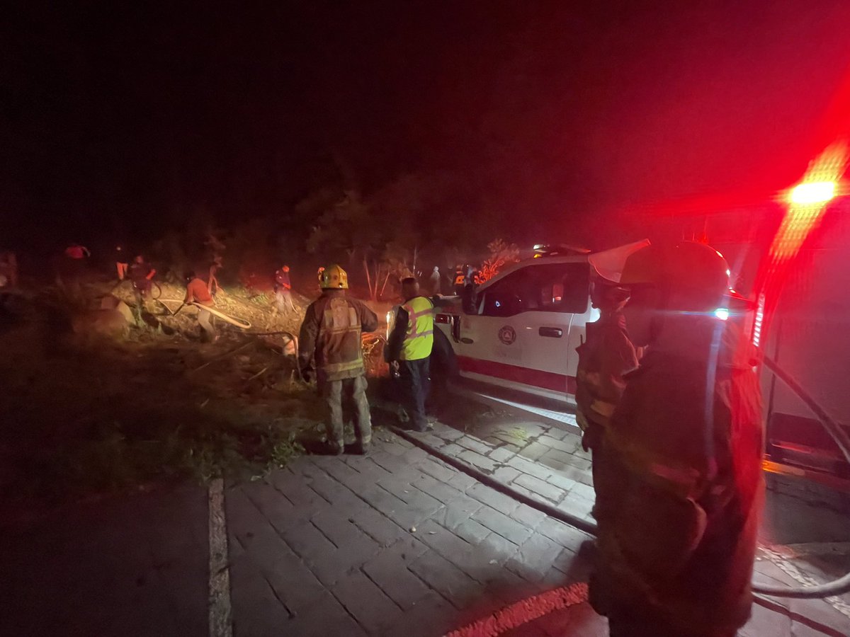 PC_Morelos's tweet photo. Ante publicaciones sobre una evacuación en Santo Domingo, Tepoztlán, la Dirección de Atención a Emergencias realiza la valoración de riesgos y mantiene presencia en la zona.

Pedimos no acudir al área para evitar saturación. La información oficial se dará por canales oficiales. https://t.co/WecLOkZBiB