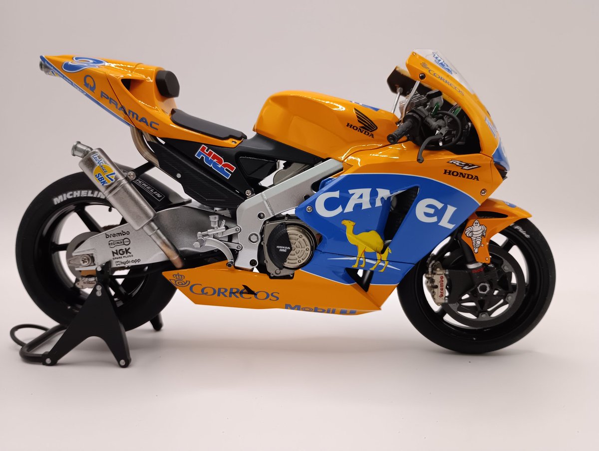 a4KpoORdX7vgyhH's tweet photo. 繁忙期に入る前になんとか
完成しました。
#RC211V
#TAMIYA https://t.co/scBi09P46Q