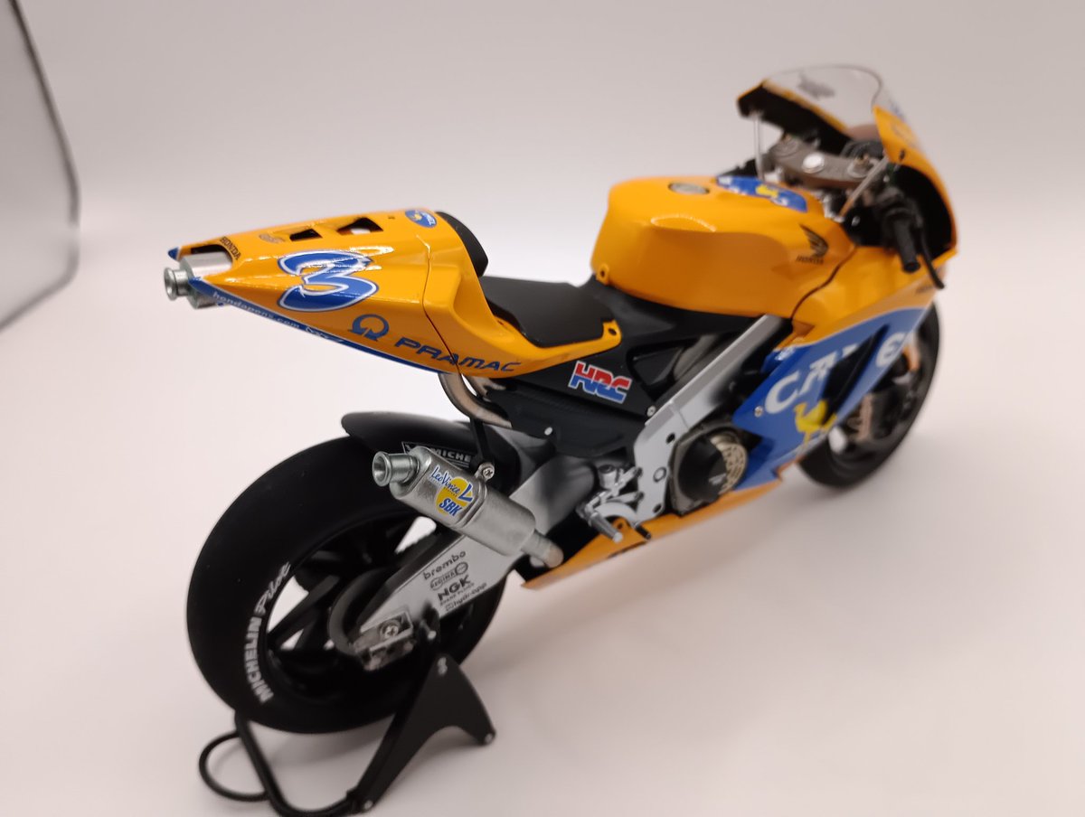 a4KpoORdX7vgyhH's tweet photo. 繁忙期に入る前になんとか
完成しました。
#RC211V
#TAMIYA https://t.co/scBi09P46Q