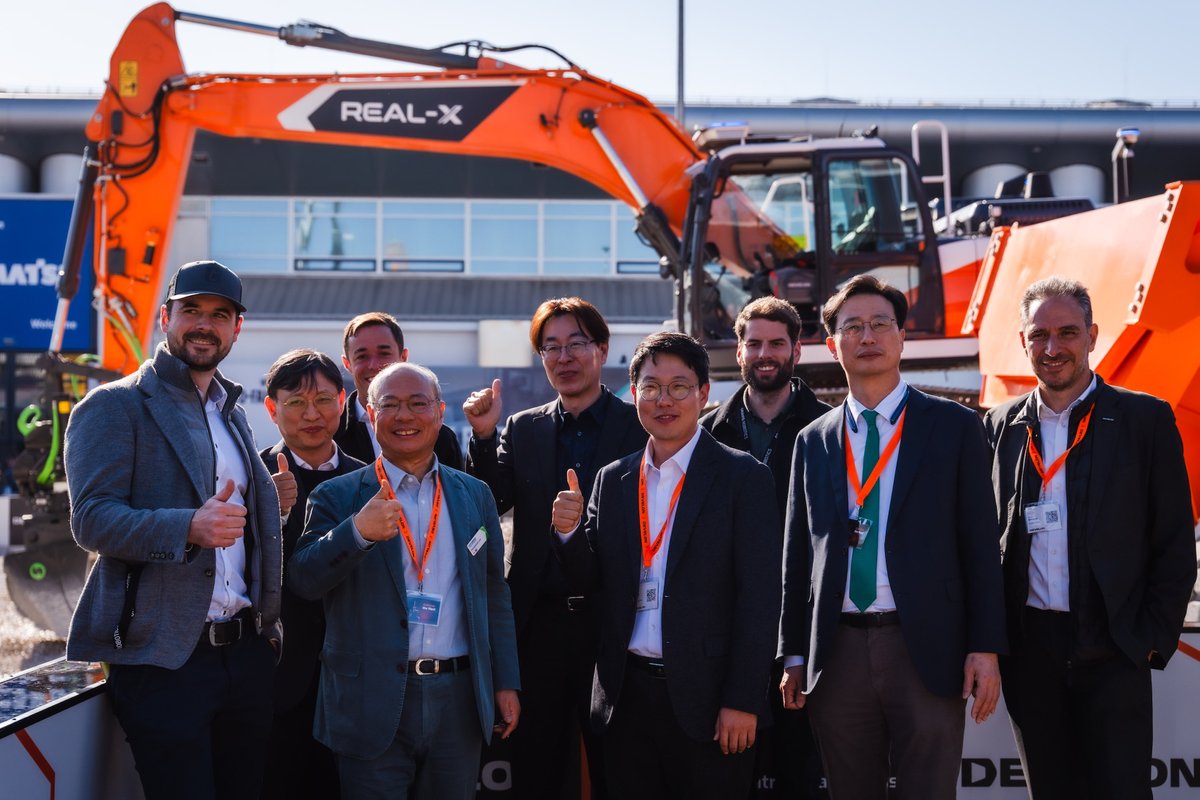 im_mining's tweet image. HD #HyundaiXiteSolution, owner of #HyundaiInfracore & its #DEVELON brand; & @GravisRobotics, have signed a deal with @Holcim outlining a partnership for development & commercialisation of #autonomous tech & its deployment across Holcim's quarrying ops tinyurl.com/3sspe84k