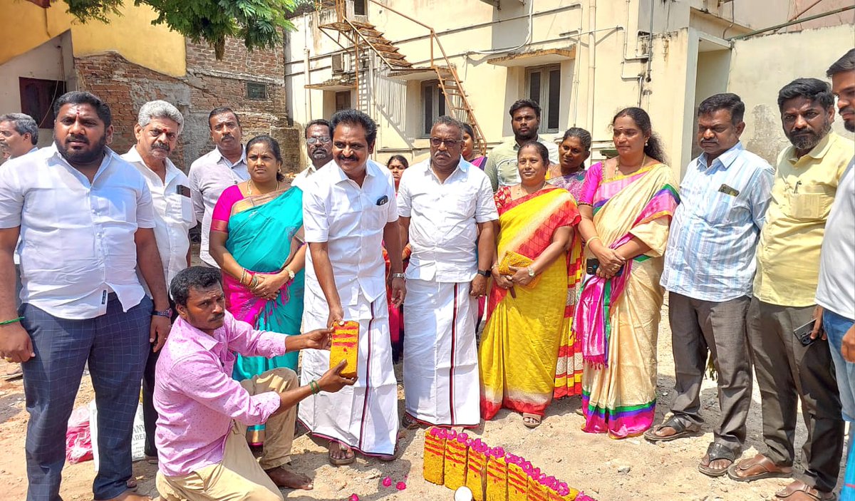 EzhilarasanCvmp's tweet photo. புதுத்தெருவில் #MLACDS நிதியிலிருந்து ரூ.15.50 லட்சம் மதிப்பீட்டில் கட்டப்படவுள்ள அங்கன்வாடி மையத்திற்கு அடிக்கல் நாட்டி, பணியினை துவக்கி வைத்தேன்.
@CMOTamilnadu | @DMKITwing | @TRBRajaa
2/2 https://t.co/69dDNr07p6