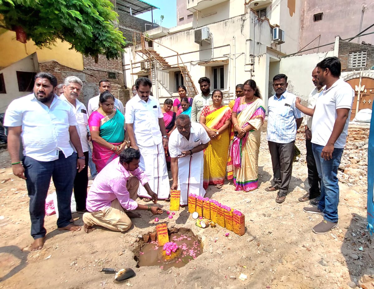 EzhilarasanCvmp's tweet photo. புதுத்தெருவில் #MLACDS நிதியிலிருந்து ரூ.15.50 லட்சம் மதிப்பீட்டில் கட்டப்படவுள்ள அங்கன்வாடி மையத்திற்கு அடிக்கல் நாட்டி, பணியினை துவக்கி வைத்தேன்.
@CMOTamilnadu | @DMKITwing | @TRBRajaa
2/2 https://t.co/69dDNr07p6