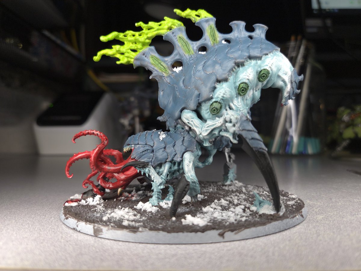 Project_X04's tweet photo. MY FIRSF EVER FULLY FINISHED MODEL!! #warhammer40k #modelpainting #tyranids https://t.co/Sw2AmzpXF9