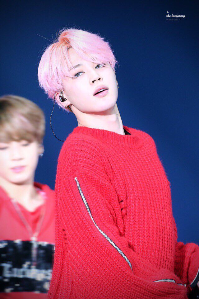 jmclouds_'s tweet photo. His pastel pink hair, combined with the bright stage lights, makes him look unreal—like a character straight out of an anime.
#JIMIN #jiminjimin #springday2017 https://t.co/No6ePZt5NA