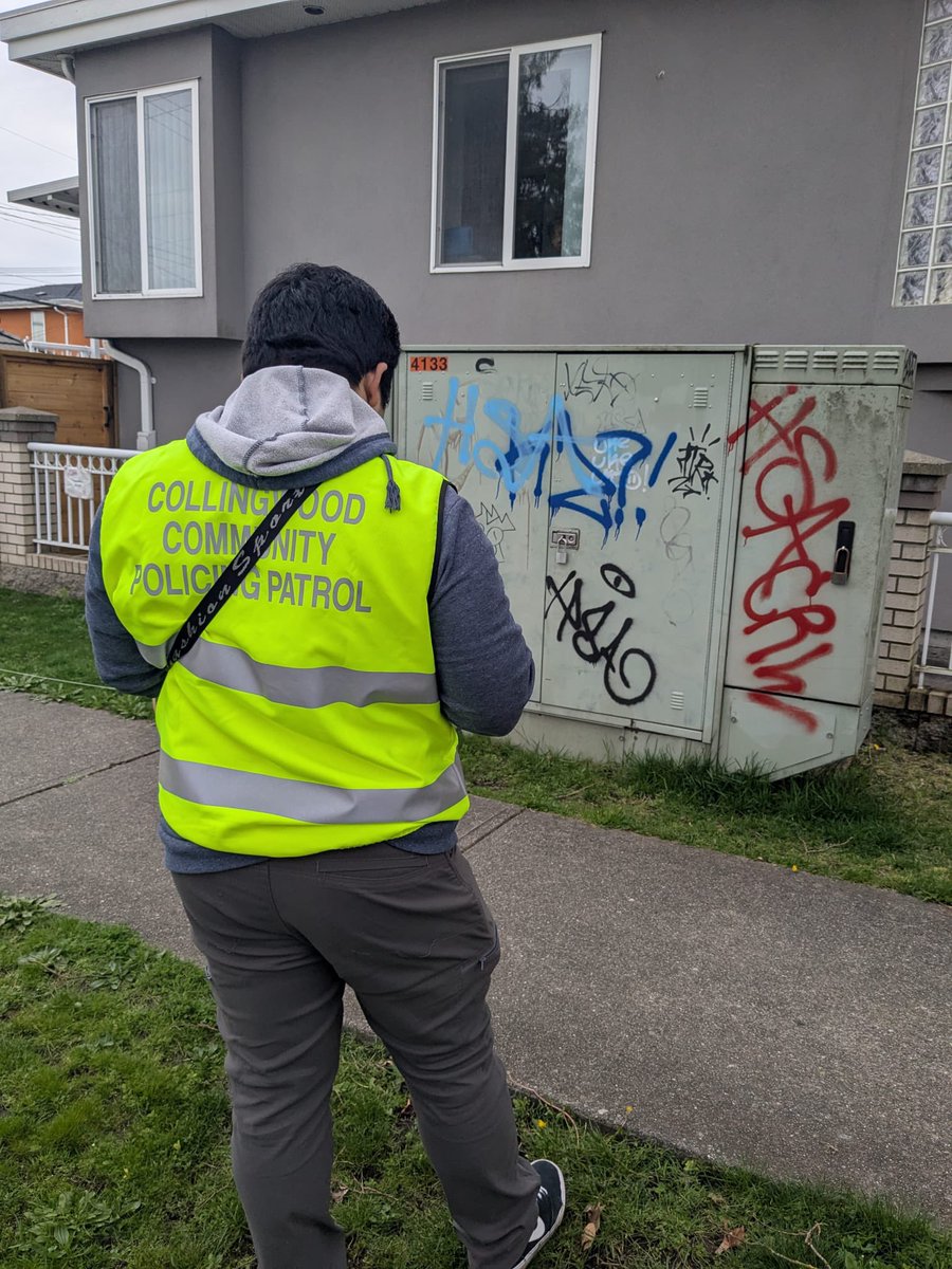 CollingwoodcpcC's tweet photo. 1/2
@CollingwoodCPC
2nd #Patrol,Thur.,
April 10th, with our
#volunteer & staff
was dispatched to check our area.
They planned their patrol route & proceeded to check the #Community, dealing w/ issues.
They checked lanes & side streets during their 2hr shift.
#CommunityCPC https://t.co/iA2Z0RPImx