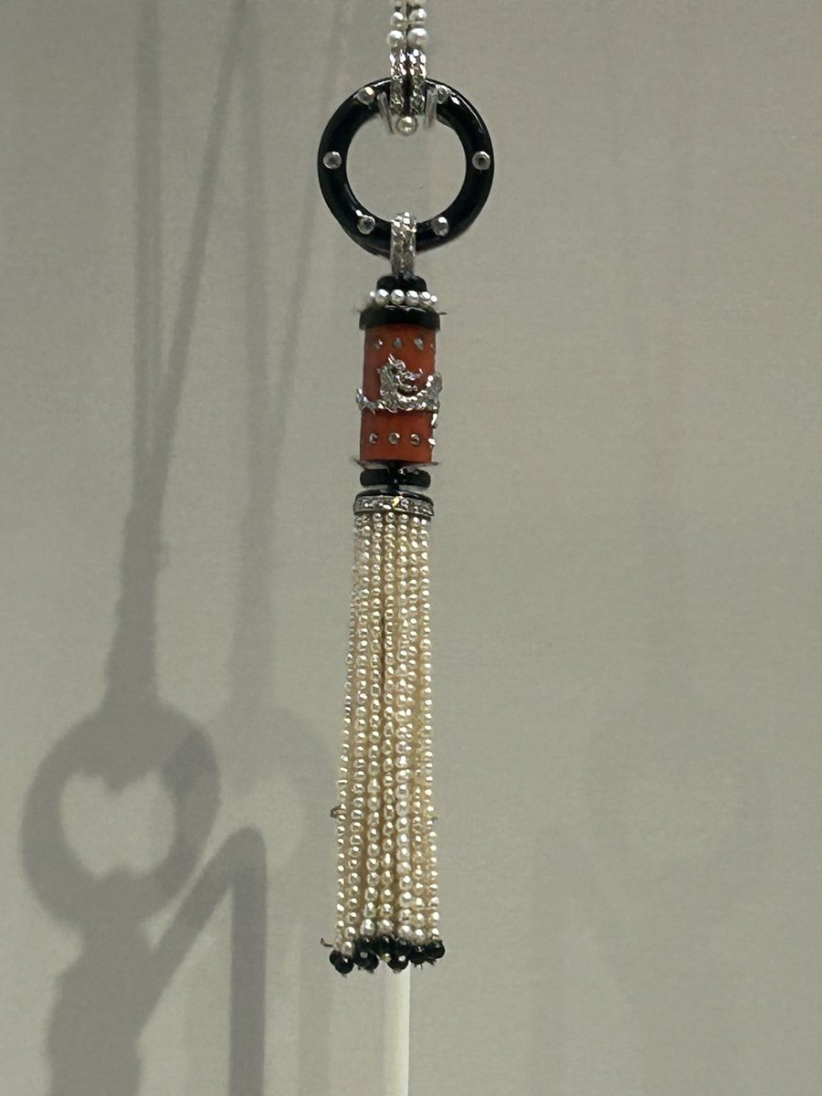Sharons_Stones's tweet photo. As you know pearls are my passion 
A few snap shots of the new Cartier exhibition at the V&amp;A https://t.co/ZWhVuTBZy4