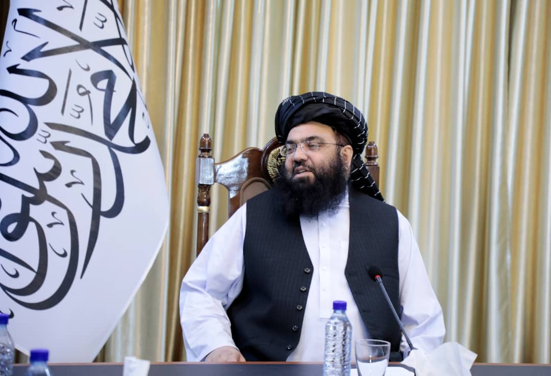 MoRRAfg's tweet photo. د کډوالو او راستنېدونکو چارو وزیر محترم مولوي عبدالکبیر د بریتانیا له شارژدافیر ښاغلي رابرټ ډيکسن سره ولیدل
په دې ناسته کې دواړو لوریو د افغان کډوالو د وضعیت، بشري مرستو او د اسلامي امارت او نړیوالو ترمنځ د همکاریو پر پراخېدو بحث او خبرې وکړې.
ښاغلي ډيکسن د دې ناستې پر مهال 1/1 https://t.co/cKJizJqJRm