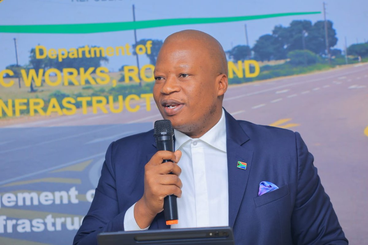 Gratitude_M1's tweet photo. Limpopo needs leaders who show up. Tony Rachoene is in communities, fixing roads, creating jobs, and building hope. That’s real leadership!
#TonyRachoene #ActionOverTalk https://t.co/NaAQlfoaO9