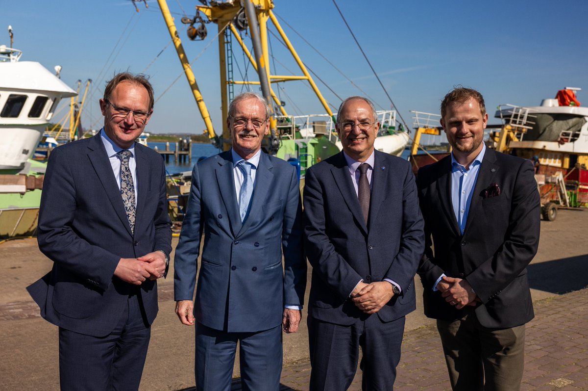 Hoog bezoek in Stellendam en een update in de lopende procedure tegen 3M — dat en meer in dit weekjournaal van de Nederlandse Vissersbond. Lees hem hier👉🏻vissersbond.nl/weekjournaal-1…

#vissersbond #visserij