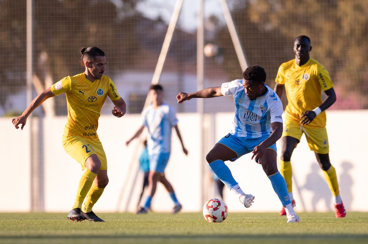 MalagaCF's tweet photo. 𝐋𝐀 𝐀𝐂𝐀𝐃𝐄𝐌𝐈𝐀 𝐌𝐂𝐅 | El Atlético Malagueño buscará la victoria contra el CD Torreperogil en la Ciudad Deportiva Fundación MCF, con el objetivo de mantener o ampliar su ventaja al frente del Grupo IX de 3ª RFEF.

➡️ https://t.co/F2PqkM3Kdu

#LaAcademiaMCF https://t.co/ndfvMMSTsX