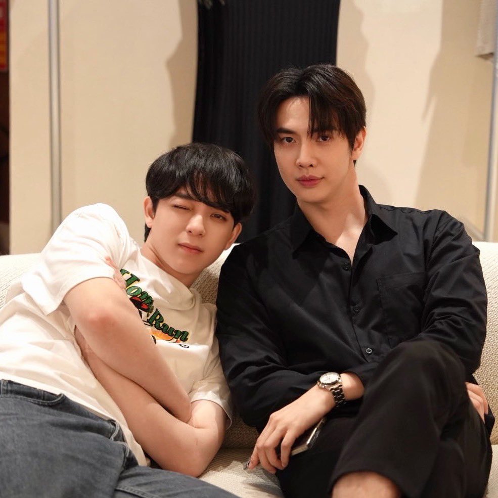 โลกเอียงมาก น้องนอร์ธมาเอียงตั้งแต่เชียงใหม่มาเลยย อิจฉาพี่โจฮันว่ย!😖
#SpecialJohanNorthQ3