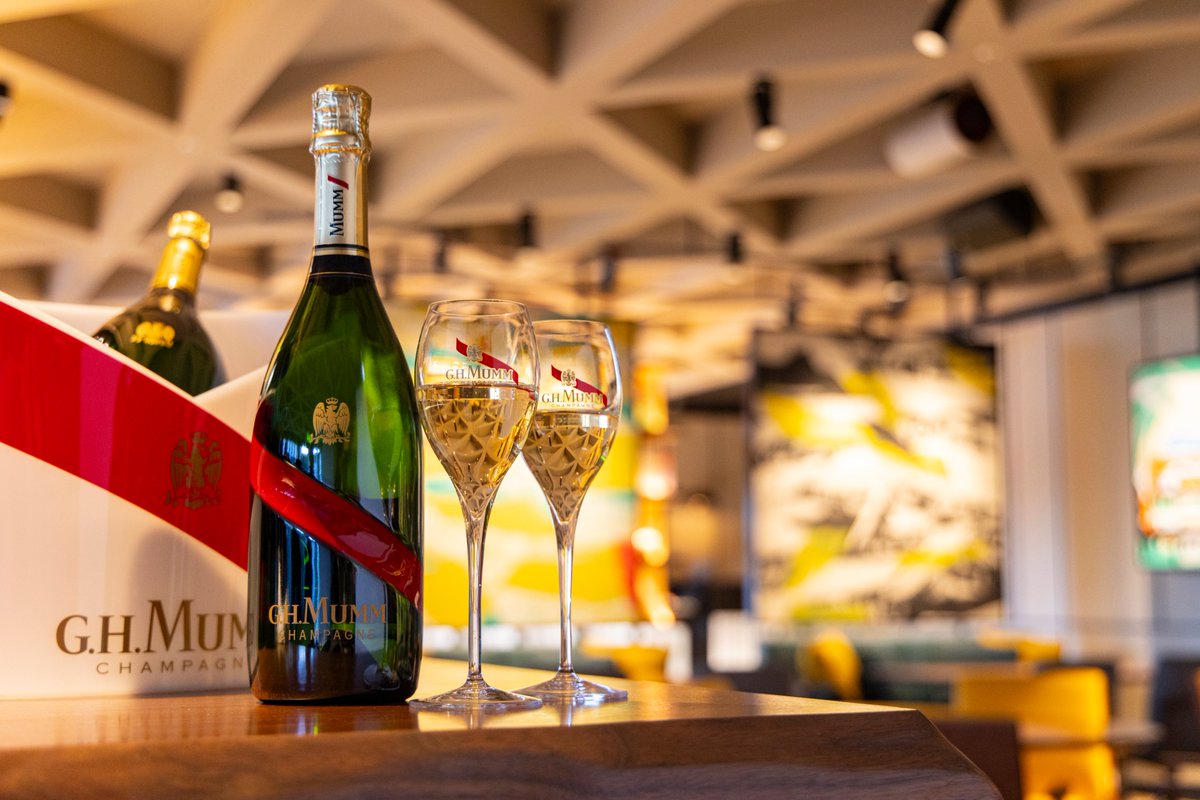 Mumm_jpn's tweet photo. ／
#メゾンマム と #Gallery11 による一夜限りの美食とシャンパーニュの饗宴！
「メゾン マム スペシャルディナーイベント」開催■予約〆切4/14(月)■
╲
Gallery 11のエグゼクティブシェフ、ダビデ・ディ・ディオ氏が旬の食材を使用し、この日のためだけに創り上げた特別コースに、メゾン マム アンバサダー、ジェローム・スイシが厳選した4種のシャンパーニュをペアリング。クリエイティビティ溢れる料理と極上のシャンパーニュが織りなす、贅沢な一夜限りの美食体験をぜひ🥂

＜「メゾン マム スペシャルディナー」開催概要＞
■日時：2025年4月18日（金）18:30～
■予約受付期間：2025年3月18日（火）～4月14日（月）21：30まで
※予約受付期間終了後のキャンセルにつきましては、100％のキャンセル料を申し受けますのでご了承ください。
■場所：ホテルインディゴ東京渋谷11階 オールデイダイニング「Gallery 11」
■料金：27,900円（消費税込・サービス料別）
■ご予約は
https://t.co/x9okCG8lNE
■メニュー：
【アミューズ】
ヴィシソワーズ
【前菜】
ホワイトアスパラガスのパンナコッタ はまぐりと桜エビ
【魚料理】
鰆のロースト そら豆とシャンパンソース
【肉料理】
オーストラリア産牛サーロインのグリル グリンピースとキノコ フォアグラソース
【デザート】
桜風味のクレーム・ダンジュ ベリーソースと抹茶塩
※食材等の仕入れ状況により、一部メニューが変更となる可能性もございます。
■ペアリングシャンパーニュ：
・Mumm Grand Cordon / マム グラン コルドン
・RSRV BdB 2015  / RSRV ブラン・ド・ブラン
・RSRV 4.5 / RSRV 4.5
・Mumm Grand Cordon Rosé / マム グラン コルドン ロゼ