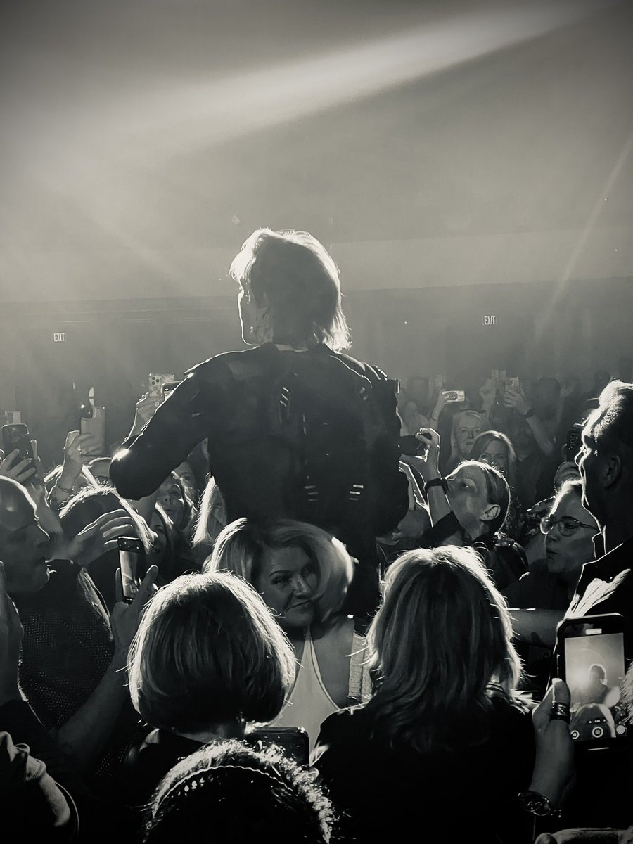 daisyjm10's tweet photo. Human Touch #rickspringfield https://t.co/GjNWEjK77h