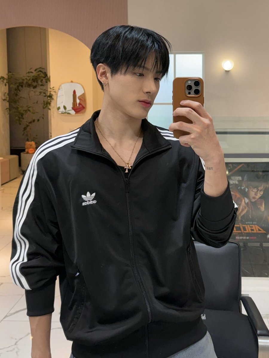 ericthinks's tweet photo. what a handsome pretty boy https://t.co/ePYlCWAz6S