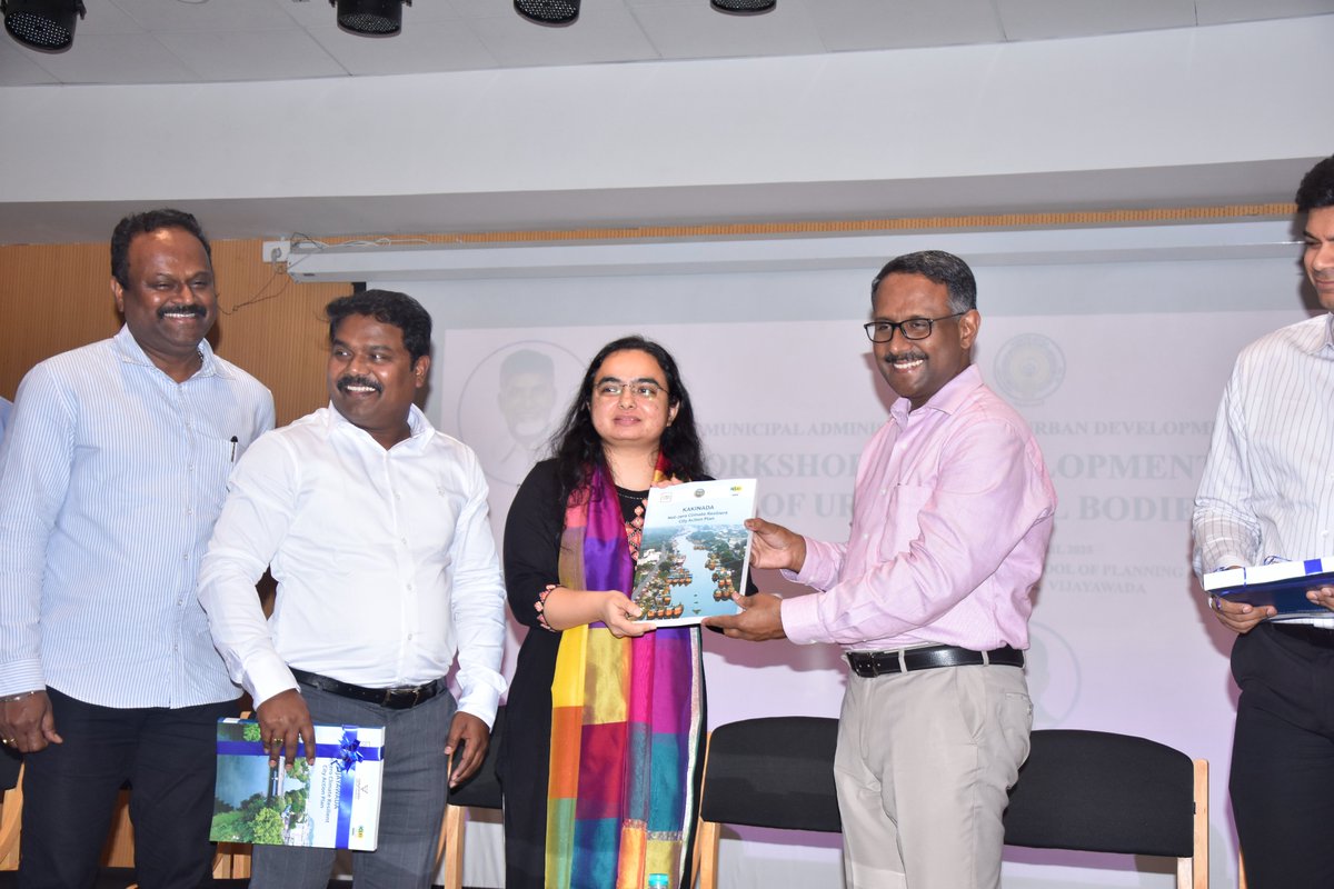 ICLEISouthAsia's tweet photo. #Photogallery | A big leap for city-led #ClimateAction in Andhra Pradesh🌱🏙️

See glimpses from the event here! https://t.co/D1CNcjS1S3