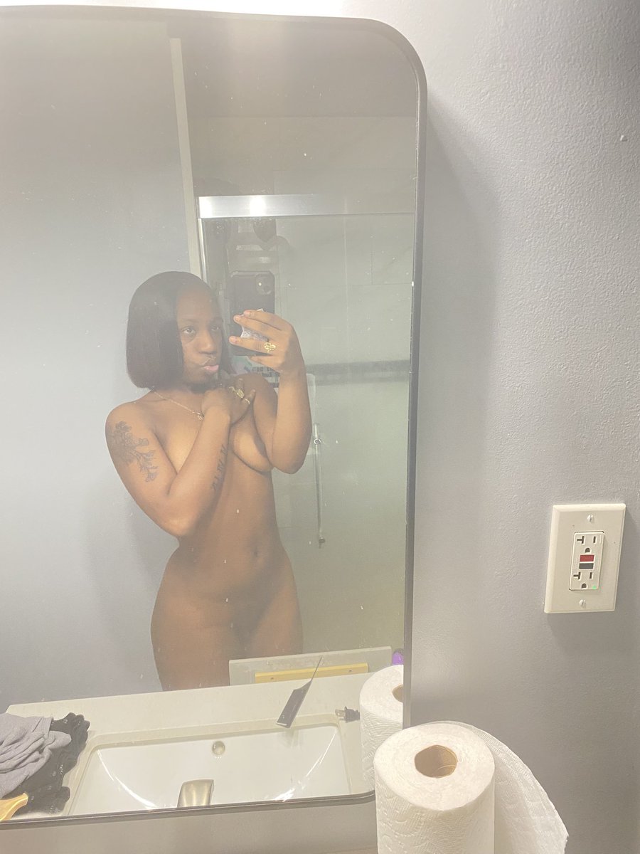 SexxcB's tweet photo. Im back bby🫣 https://t.co/TcBgMQ25Mb