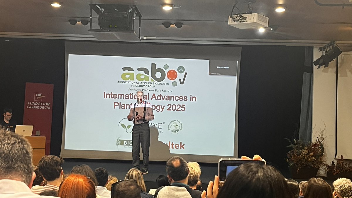 TabataVRD's tweet photo. After two years away from conferences, I’m back — and IAPV 2025 was the perfect return.
Balancing motherhood and science isn’t easy, but it’s possible.
#IAPV2025 #WomenInScience #ScienceAndParenting @virtigation https://t.co/ihDkmvbcJq