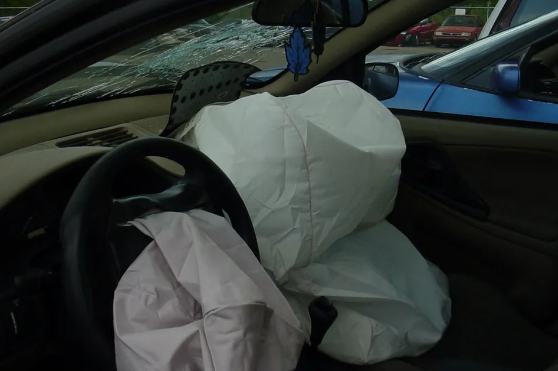 ⚖️ Airbags Takata défectueux : toutes les procédures judiciaires d'Outre-mer et d'Hexagone désormais regroupées

➡️ Autre avancée :  un arrêté impose aux constructeurs de changer l'équipement défectueux d'un véhicule frappé d'une procédure de rappel

📲💻 la1ere.francetvinfo.fr/guadeloupe/air…
