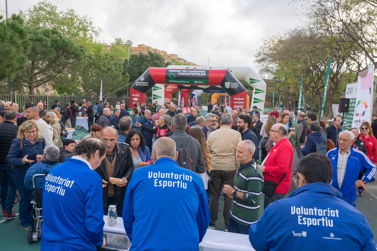 CtoValencia's tweet photo. 🥳 #CircuitFest XX Aniversario del @CtoValencia 🏃♀️🏃♂️
¡No todos los días se cumplen 20 años! 😍
Gracias a todos los que os acercasteis ayer a conmemorar una fecha tan señalada para nosotros 😊
¡Por otros 20 años más de carreras populares en Valencia! 💪🏃♂️🏃♀️
@caixapopular https://t.co/QM05VUKhnW