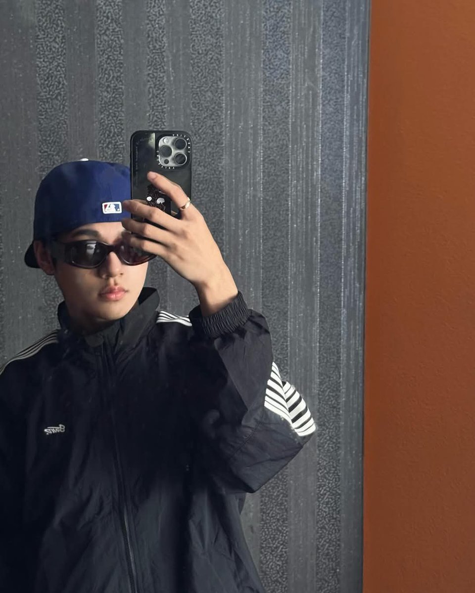 lim_hjs8's tweet photo. Our cool boy Kim Huat Ng 😎
#HORI7ON #호라이즌 #KIM #킴 https://t.co/KEM9BT9vOi