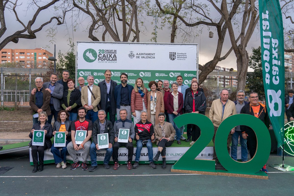 CtoValencia's tweet photo. 🥳 #CircuitFest XX Aniversario del @CtoValencia 🏃♀️🏃♂️
¡No todos los días se cumplen 20 años! 😍
Gracias a todos los que os acercasteis ayer a conmemorar una fecha tan señalada para nosotros 😊
¡Por otros 20 años más de carreras populares en Valencia! 💪🏃♂️🏃♀️
@caixapopular https://t.co/QM05VUKhnW