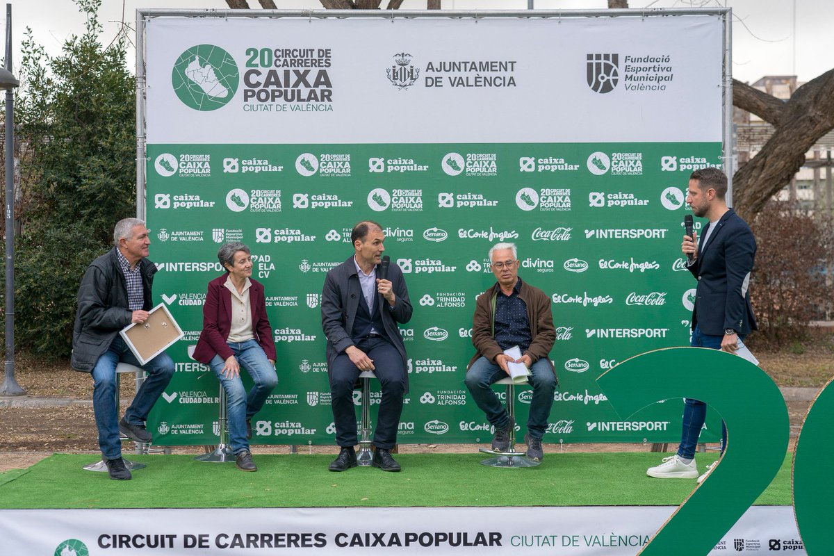 CtoValencia's tweet photo. 🥳 #CircuitFest XX Aniversario del @CtoValencia 🏃♀️🏃♂️
¡No todos los días se cumplen 20 años! 😍
Gracias a todos los que os acercasteis ayer a conmemorar una fecha tan señalada para nosotros 😊
¡Por otros 20 años más de carreras populares en Valencia! 💪🏃♂️🏃♀️
@caixapopular https://t.co/QM05VUKhnW
