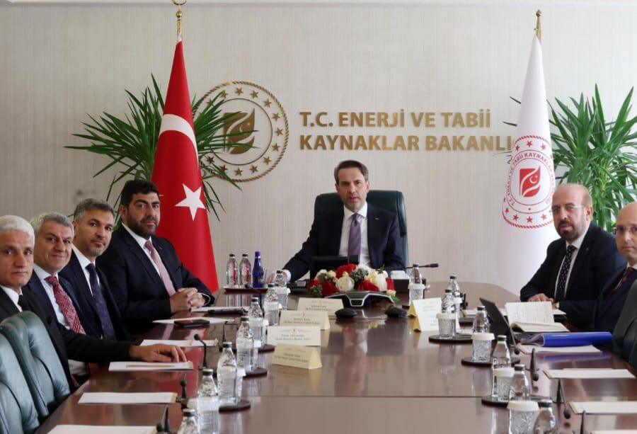 📍Enerji ve Tabii Kaynaklar Bakanlığı 
İl başkanımız sn. Mehmet Uncu ile birlikte Ankara’ya ziyarette bulunarak Mardin’in tüm ilçelerinde yaşanan elektrik sorununu Enerji ve Tabii Kaynaklar Bakanımız Sn. Alparslan Bayraktar ile gerçekleştirilen toplantıda dile getirdik.