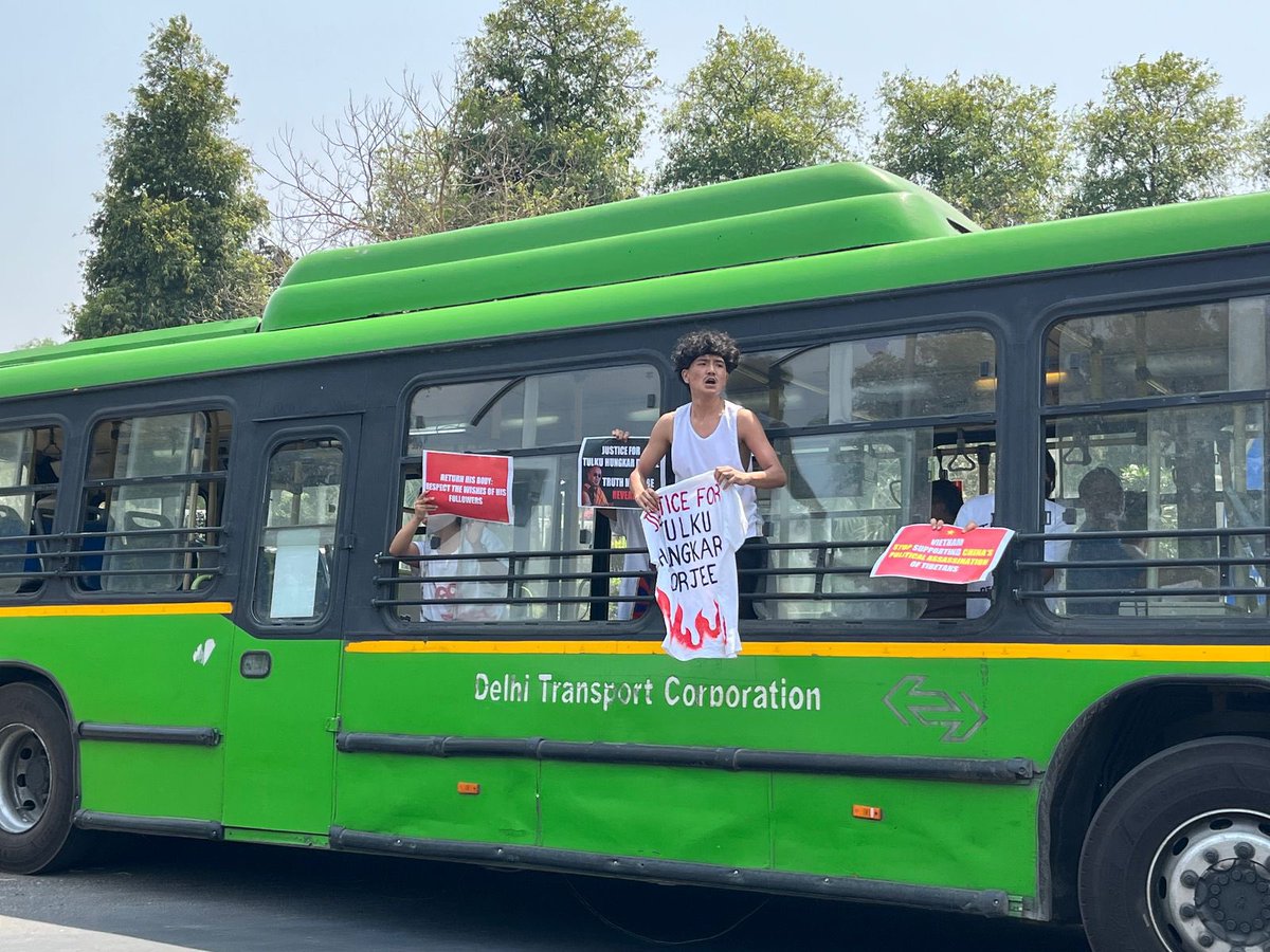 TYCentrex's tweet photo. Tibetan Youth Congress activists protested outside the Chinese Embassy, urging international pressure on Chinese and Vietnamese authorities for a transparent probe into Tulku Hungkar Dorje's detention and death. Demanding his body be returned to his monastery and family. https://t.co/ku0sjbzgwS