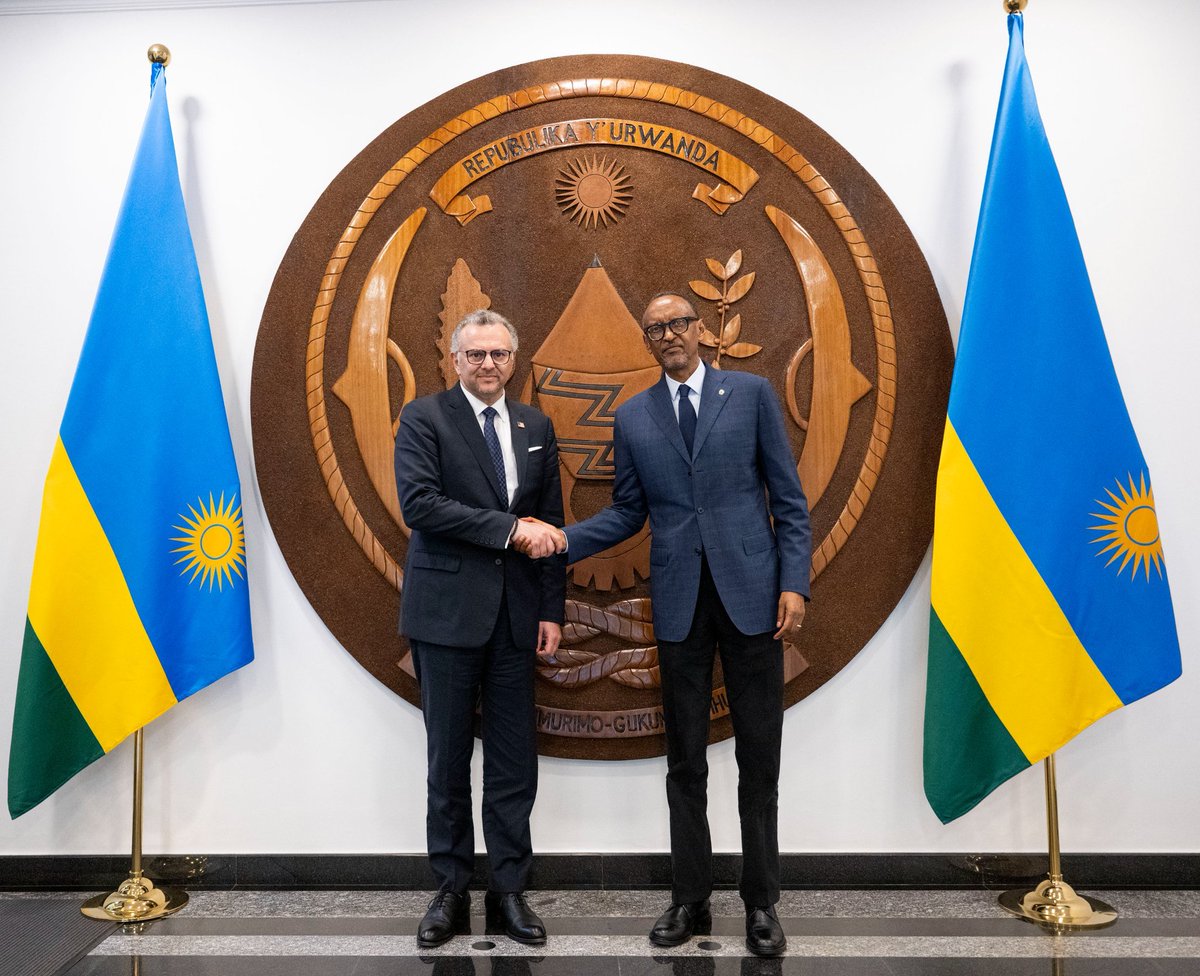 USA en Français (@usaenfrancais) on Twitter photo 🇷🇼 Massad Boulos, conseiller principal du <a href="/StateDept/">Department of State</a> pour l’Afrique, s’est entretenu avec le président rwandais Kagame, entre autres, afin de discuter de la stabilité régionale et de la croissance économique régionale.
« Il est essentiel de trouver une solution au conflit dans 🇷🇼 Massad Boulos, conseiller principal du <a href="/StateDept/">Department of State</a> pour l’Afrique, s’est entretenu avec le président rwandais Kagame, entre autres, afin de discuter de la stabilité régionale et de la croissance économique régionale.
« Il est essentiel de trouver une solution au conflit dans