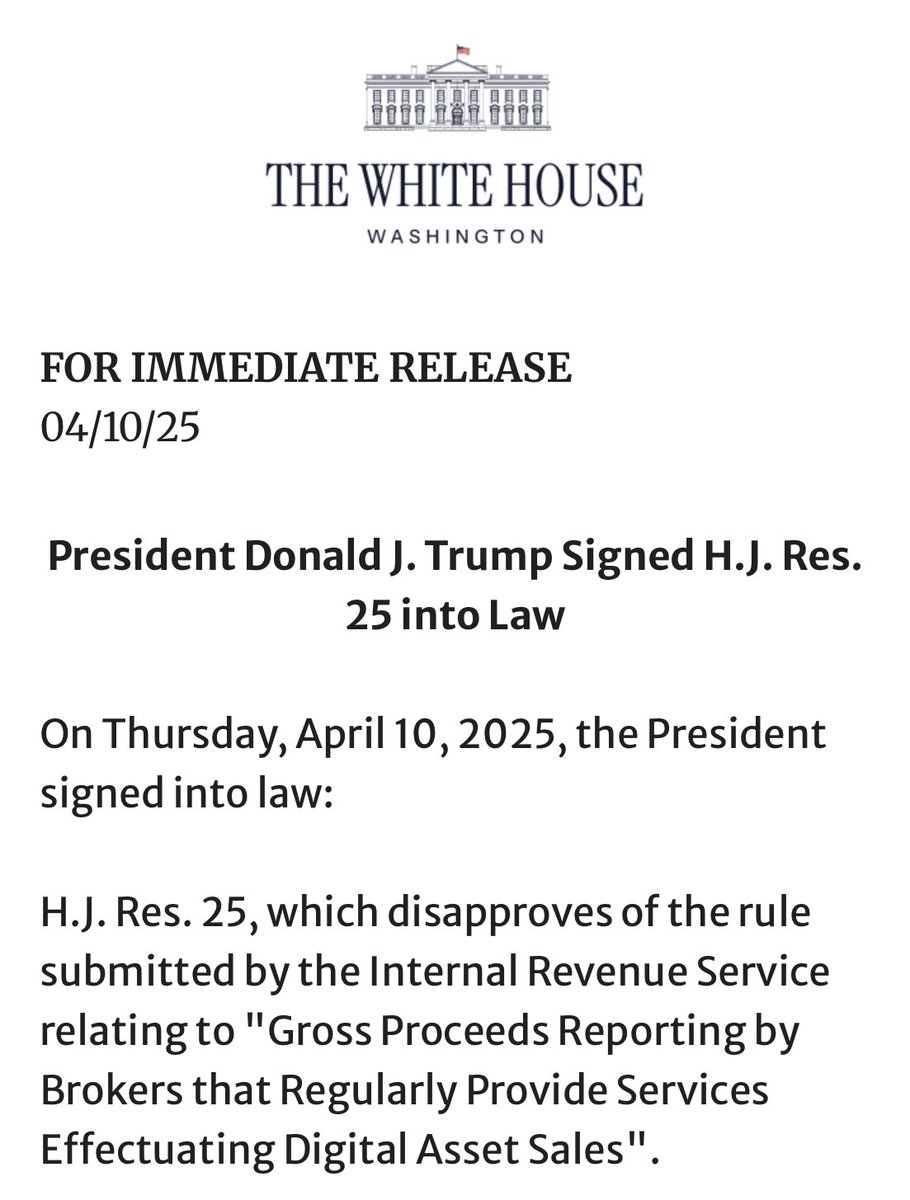 simplykashif's tweet photo. 🇺🇸President Donald Trump has officially signed the bill to repeal the "DeFi Crypto Broker Rule".

 First-ever crypto bill signed into U.S. law by a president. https://t.co/lkMFOyG5nY