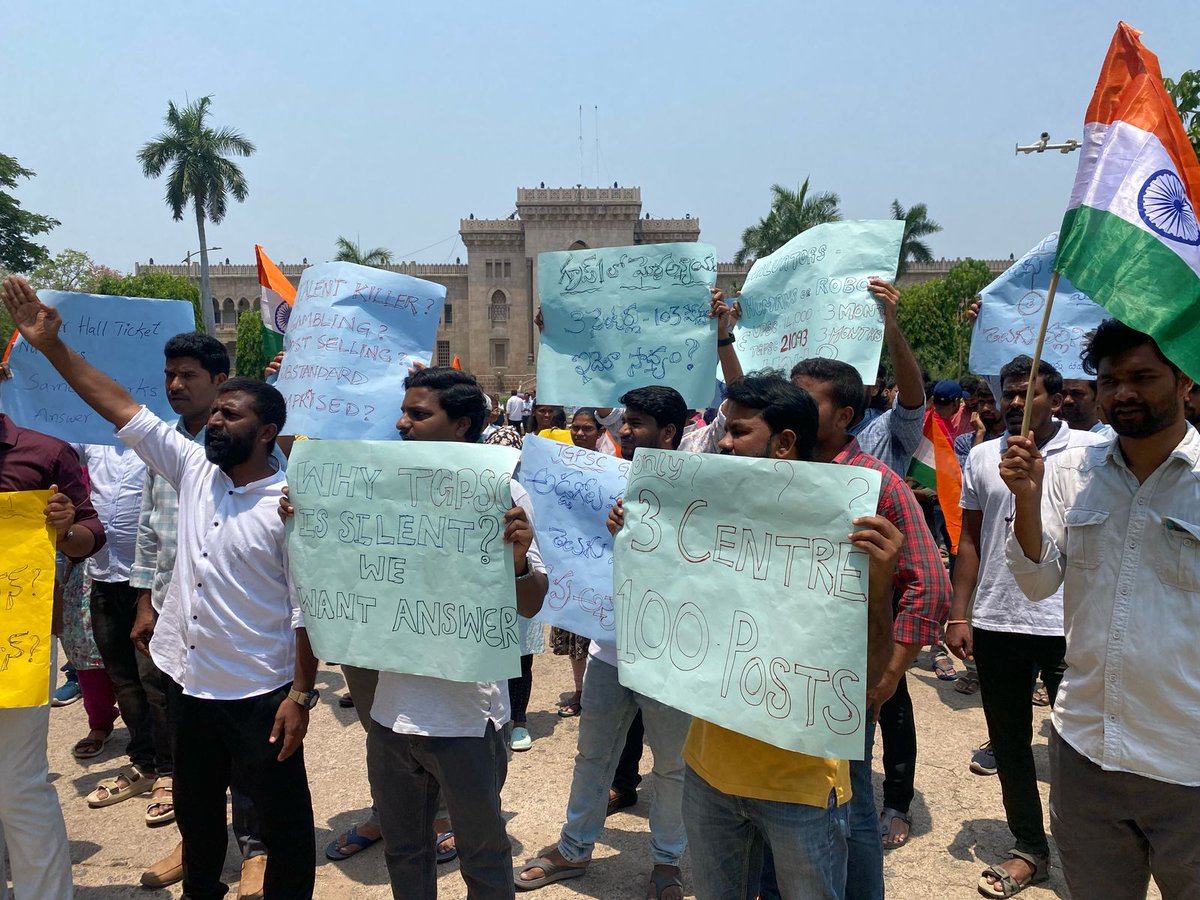 ts_unemployed's tweet photo. తెలంగాణా లో తెలుగుకు
తెగులు పట్టించిన TGPSC
TGPSC లో పారదర్శకత లేదు...
TGPSC చేసిన పాపాలు
గ్రూప్ 1 అభ్యర్థులకు శాపాలు
#we_Demand _Expertcommitte
#we_Demand_Revalautaion
#JusticetoGroup1 @revanth_anumula @AspirantsTspsc @TeluguScribe @sravandasoju @RakeshReddyBRS @INCTelangana https://t.co/GfB5DJOgPR