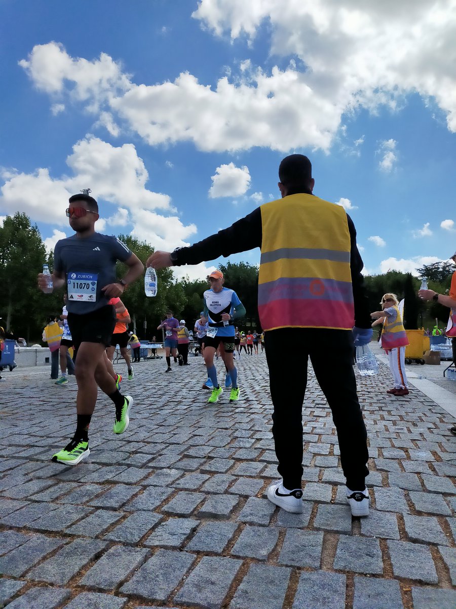👟 ¡#VoluntariosporMadrid en acción! 
🎉 #ExpoDepor IFEMA (25-26/04): Entregaremos bolsas y camisetas. ¡Visita nuestro stand!
🏃‍♂️ #MaratónDeMadrid (27/04): Apoyaremos en guardarropa, avituallamiento y entrega de medallas
🙌 Únete a esta experiencia! Infórmate en 📞 900 777 888