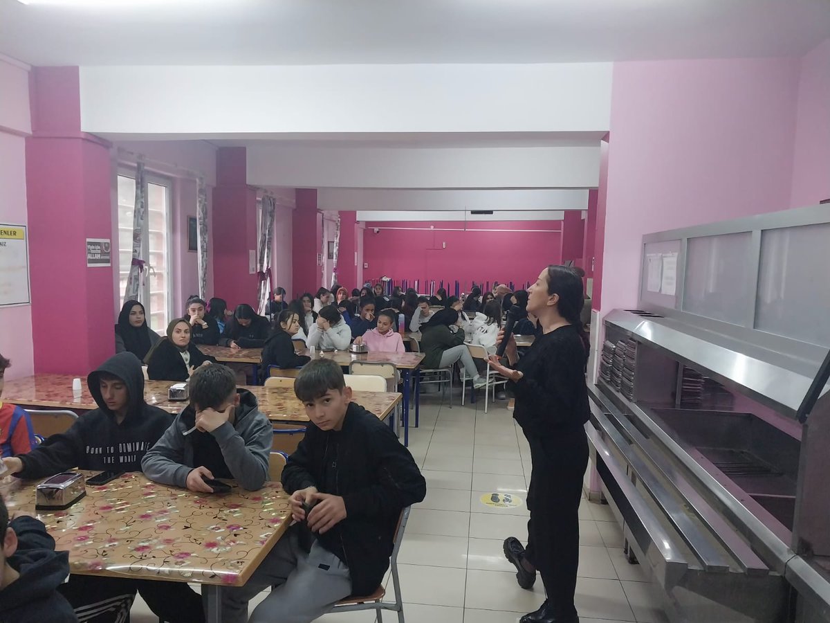 nsblmeclis's tweet photo. "Ramazan'ı Konuşalım" projesi kapsamında Gaziantep üniversitesi Eğitim fakültesi Dr. Öğretim Üyesi Cevahir Doğanay Gün okulumuz pansiyon öğrencileriyle söyleşi gerçekleştirdi.Kendilerine katılımları için çok teşekkür ederiz. https://t.co/WkLKOI4lnl