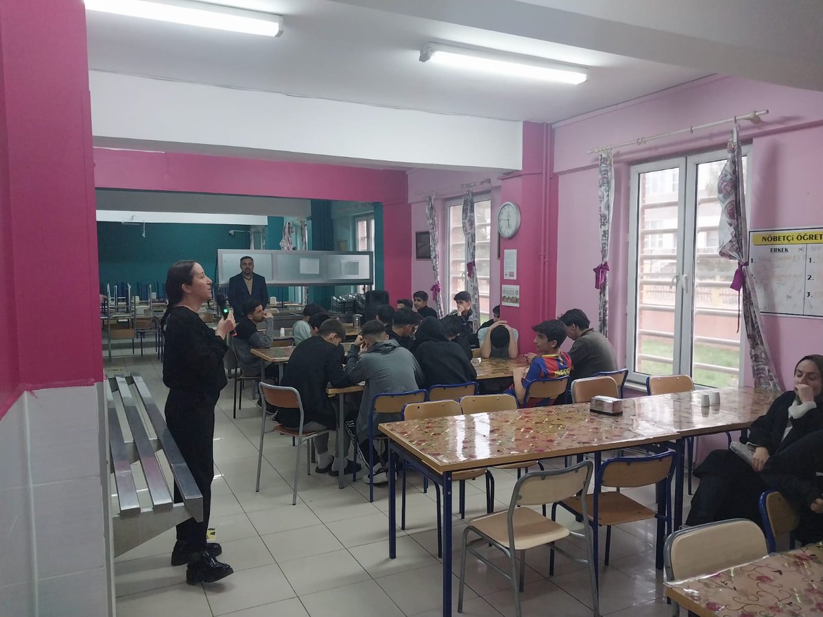 "Ramazan'ı Konuşalım" projesi kapsamında Gaziantep üniversitesi Eğitim fakültesi Dr. Öğretim Üyesi Cevahir Doğanay Gün okulumuz pansiyon öğrencileriyle söyleşi gerçekleştirdi.Kendilerine katılımları için çok teşekkür ederiz.