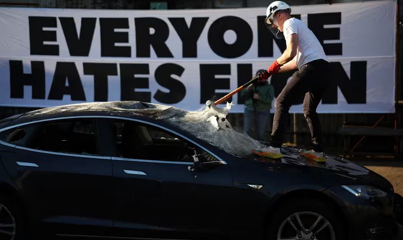 Gjallarhornet's tweet image. #EveryoneHatesElon #taxtherich #ElonMusk #BoycottTesla #FuckElonMusk @elonmusk #Fascist #RussianAsset #Swasticars #Nazism