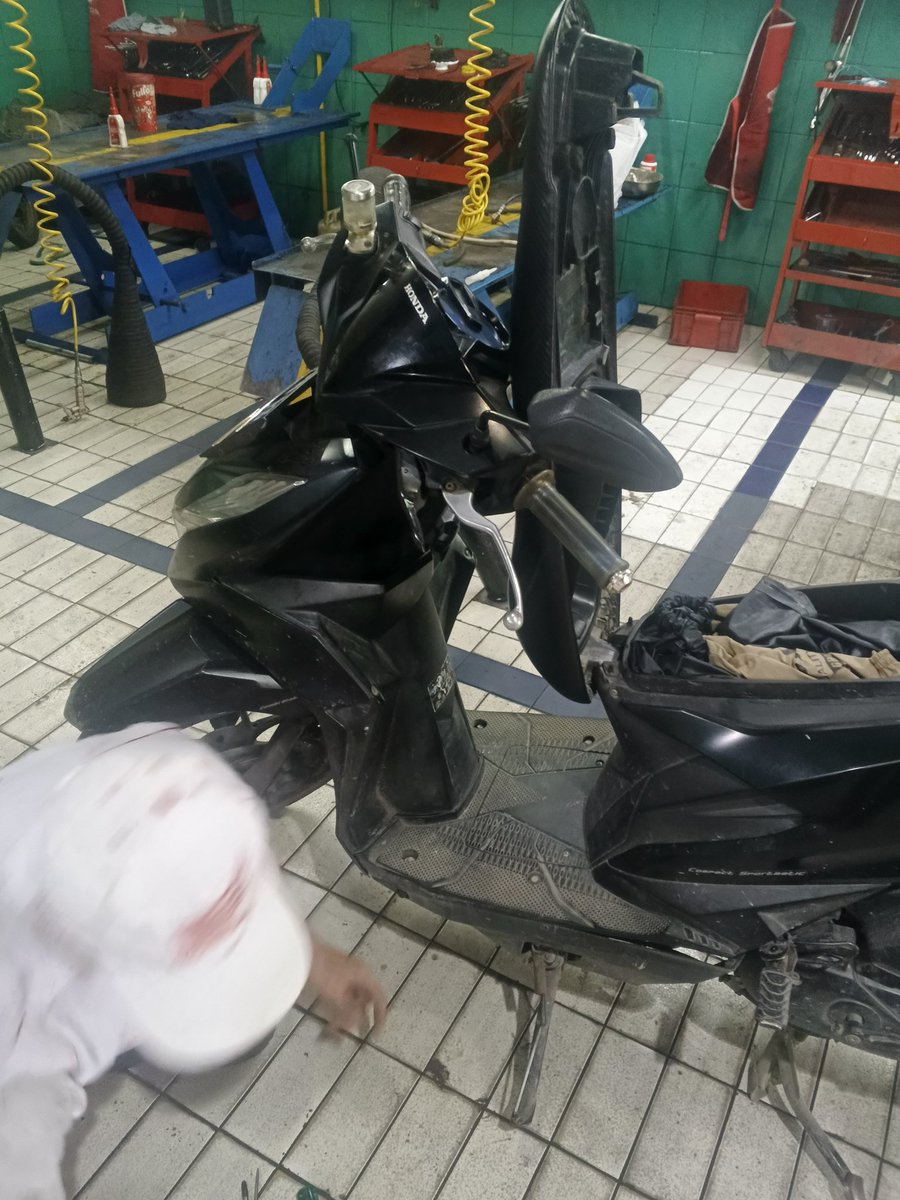 BekasiRelax's tweet photo. Ngalamin juga rangka esaf yang patah karna keropos @welovehonda . Btw klaim garansi Nya masih berlaku ga min @welovehonda https://t.co/NHeqriEqBb