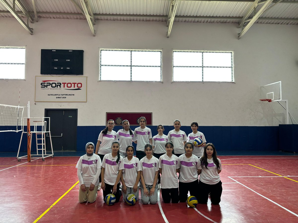 nsblmeclis's tweet photo. NSBL filenin sultanları rakiplerini yenerek ilçede grup https://t.co/lnz1vnNSv1 olmuştur. İl birinciliği için Gaziantepte yolumuza devam ediyoruz👏🏼🏐💫@gencliksporbak @Cgnde @NizipilceMEM https://t.co/a6XKR0wq3a