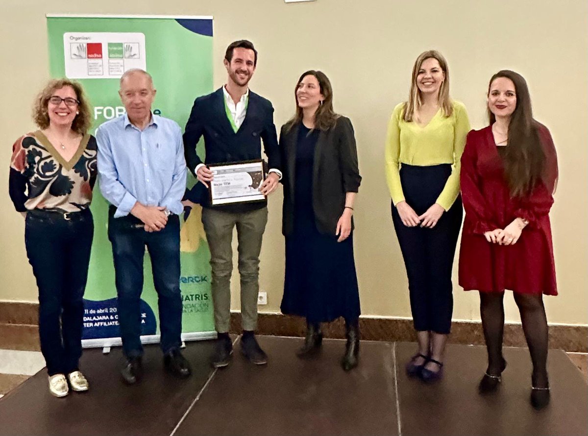 SEDISA_NET's tweet photo. 🍽️Durante la Cena de Bienvenida, se entregaron los premios a los 2 ganadores de los 5 mejores TFM del #MUGYPS, destacando una vez más la importancia de la Gestión Sanitaria Basada en Valor 👏 #ForoGestoresFuturo #ALSEDISA #GestiónSanitaria https://t.co/d6T1oiKjuA