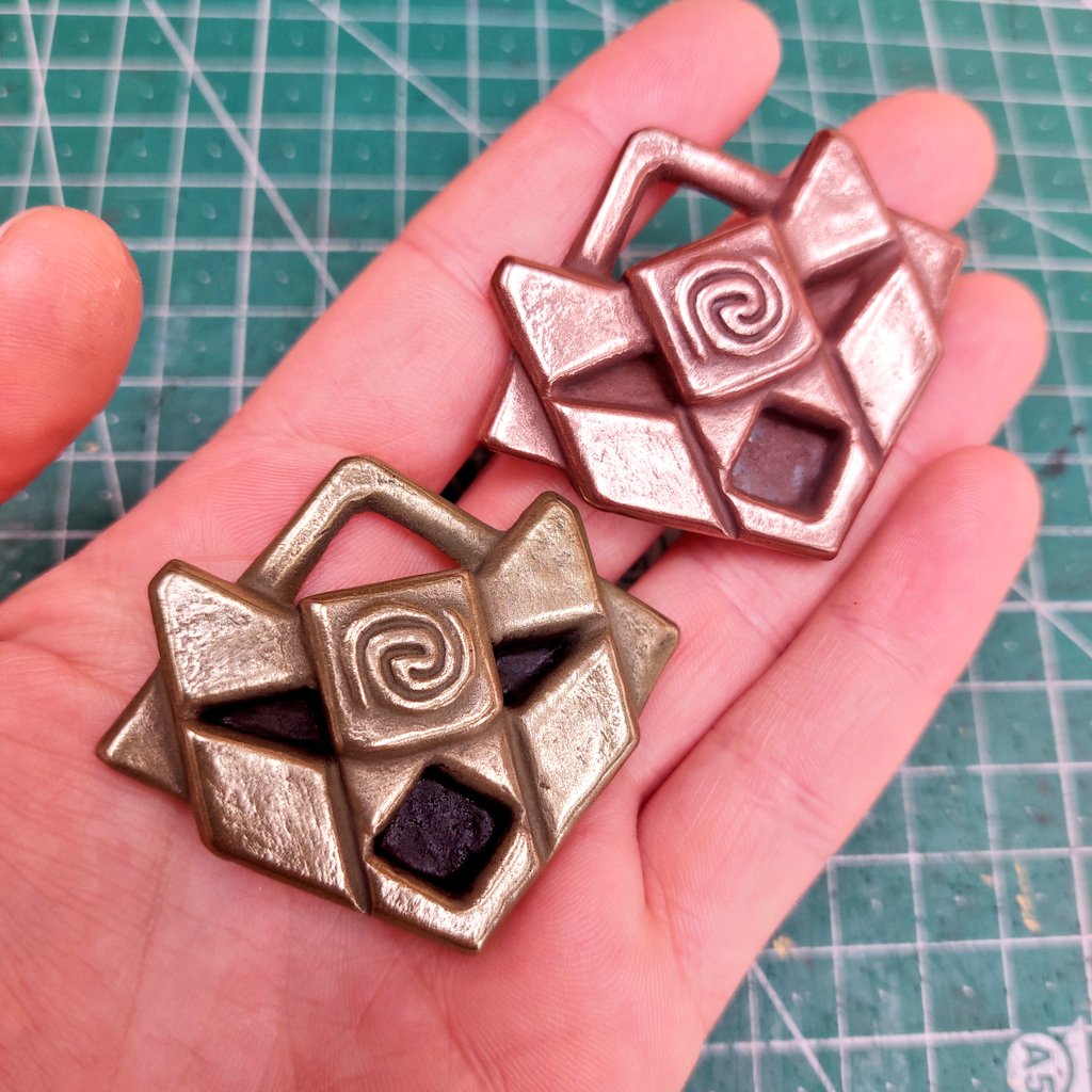Helen • Artesana ⚒️ (@manlimacosplay) on Twitter photo Me encargaron un Nurabsal en cobre y eh aquí la diferencia 😀🔥 Me encargaron un Nurabsal en cobre y eh aquí la diferencia 😀🔥