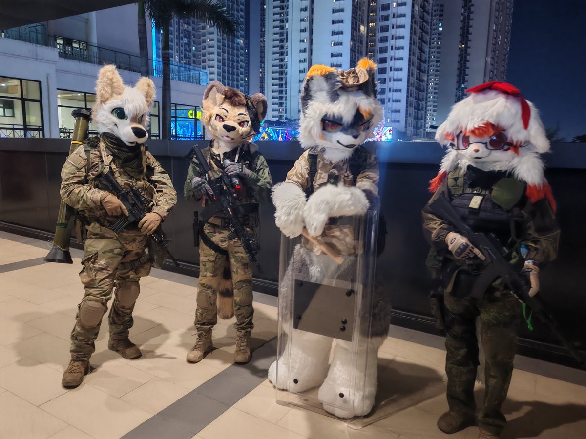 FursuitFriday

ready for action！

#furry #fursuit #FursuitFriday