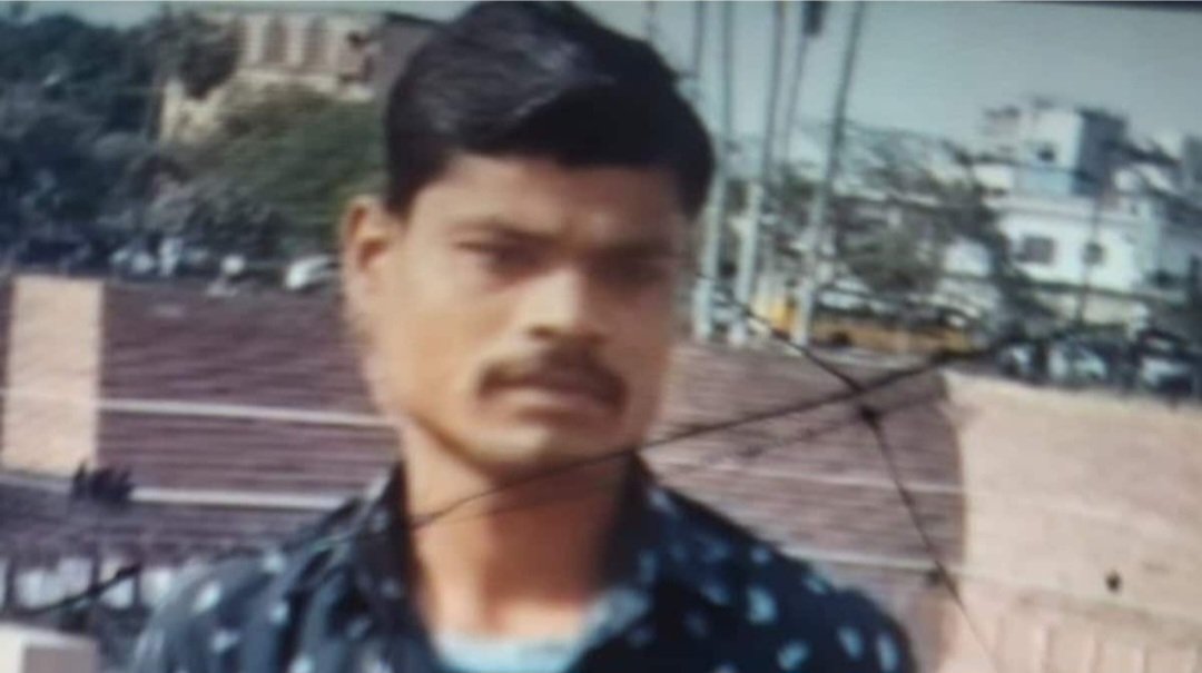 शर्म आनी चाहिए...

लखनऊ की रहने वाली एक लड़की जो वाराणसी में परीक्षा देने गई थी. परीक्षा देकर लखनऊ वापस लौटी तो रात का करीब 1 : 30 हो रहा था. वो आलमबाग बस अड्डे पर उतरी, वहां से चिनहट आना था. 

सिंपल है. एक ऑटो करो और घर पहुंच जाओ. लेकिन लड़कियों के लिए इतना सिंपल भी नहीं है.