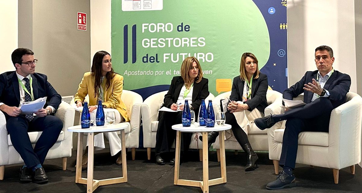 SEDISA_NET's tweet photo. 🌍 Arranca la segunda jornada del #ForoGestoresFuturo con un debate sobre el acceso al mercado laboral en salud. 
¿Estamos preparados para el reto? Conduce @SotoArriazu y participan Ana Cubillo, Lorena Jiménez, Piedad Pino y David Ros 💬💼 #ALSEDISA #GestiónSanitaria https://t.co/BxI1Ayivq2