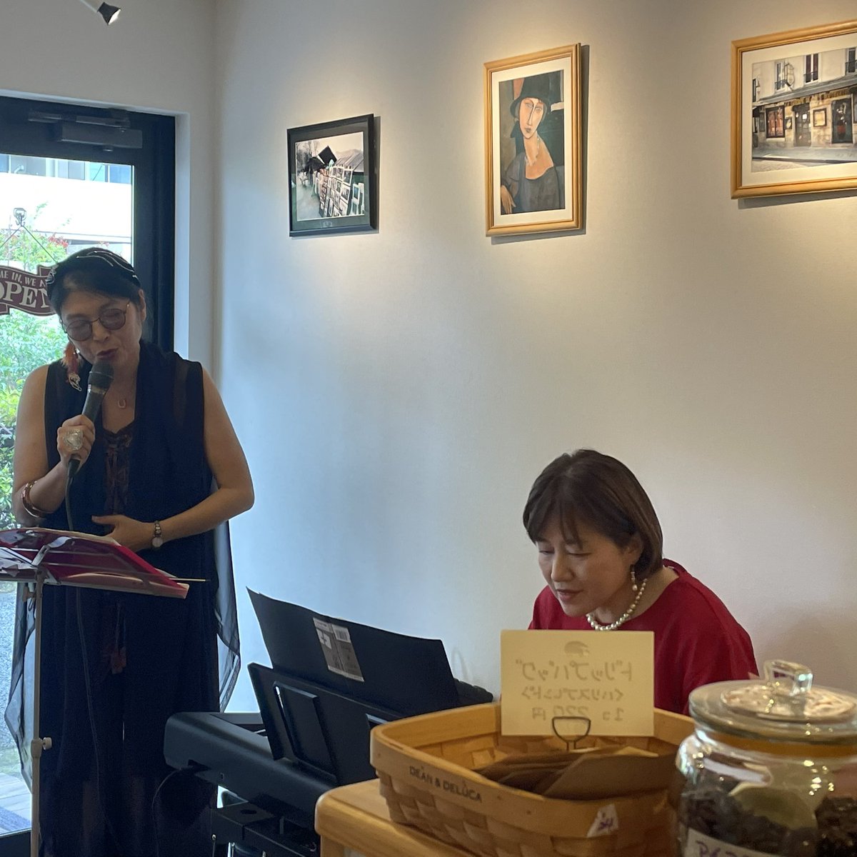 cafe_harris's tweet photo. 茨木、高槻を中心に活動されている、ピアノ&amp;ボーカルのユニット、Mereのお2人をお招きしてのLiveイベント開催します

4月26日(土）　15:00~
スイーツセット付き https://t.co/fmfLqK3R7J