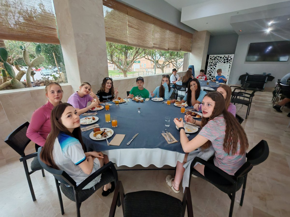 WCHS_MFL's tweet photo. Buenos días todos, and it's a special one for one of our students today #WHCS #FelizCumpleaños #breakfast https://t.co/4mzwqUJACT